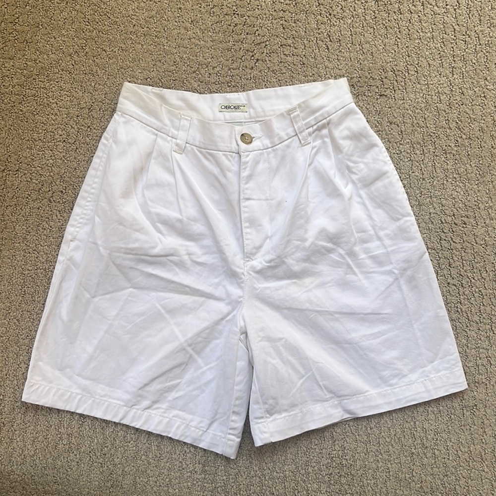 Vintage white pleated shorts